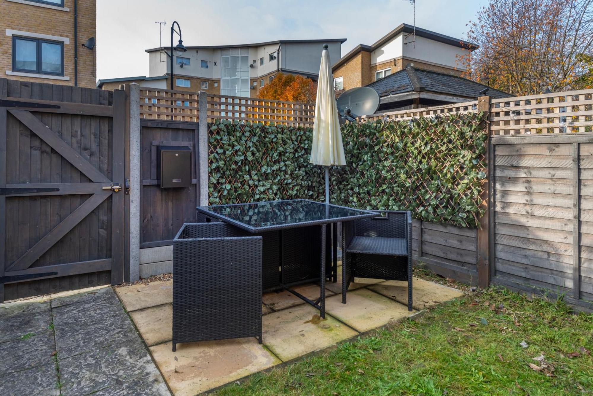 Apartament 2 Bed Town House With Garden In Hackney, Londyn Zewnętrze zdjęcie